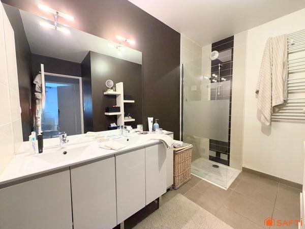 Appartement 72m2, 2 ch, terrasse 35m2,Garage!