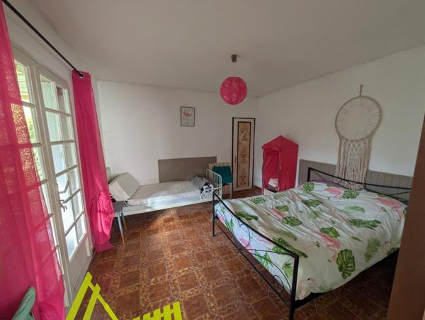 PLOURAY ENSEMBLE DE 2 MAISONS DE PLAIN PIED 110 M² GARAGE ATTENANT ET DEPENDANCE PARCELLE CLOTUREE AVEC PUITS DE 697M²