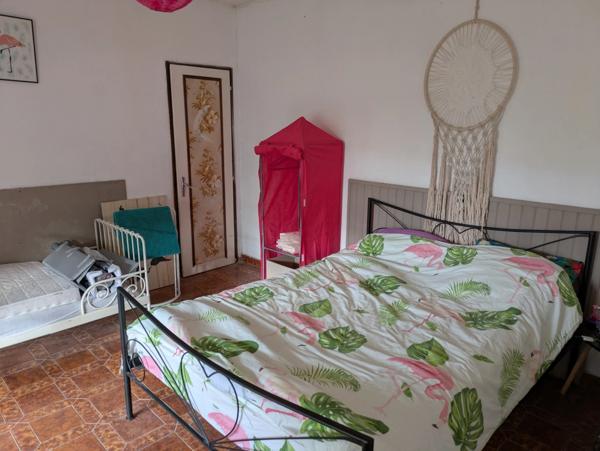 PLOURAY ENSEMBLE DE 2 MAISONS DE PLAIN PIED 110 M² GARAGE ATTENANT ET DEPENDANCE PARCELLE CLOTUREE AVEC PUITS DE 697M²