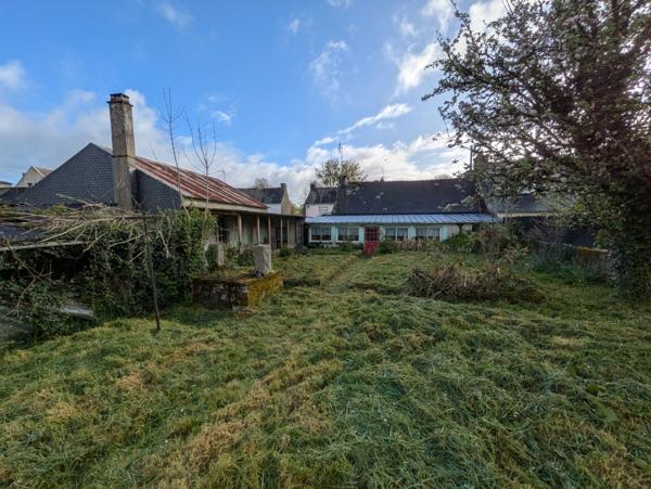 PLOURAY ENSEMBLE DE 2 MAISONS DE PLAIN PIED 110 M² GARAGE ATTENANT ET DEPENDANCE PARCELLE CLOTUREE AVEC PUITS DE 697M²