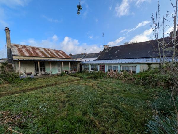 PLOURAY ENSEMBLE DE 2 MAISONS DE PLAIN PIED 110 M² GARAGE ATTENANT ET DEPENDANCE PARCELLE CLOTUREE AVEC PUITS DE 697M²