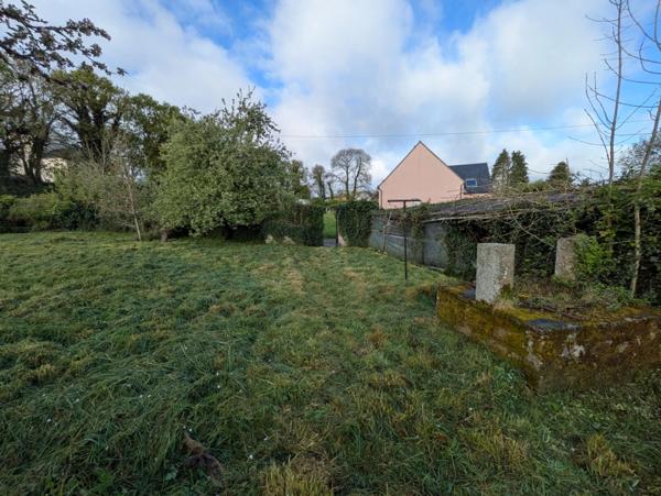 PLOURAY ENSEMBLE DE 2 MAISONS DE PLAIN PIED 110 M² GARAGE ATTENANT ET DEPENDANCE PARCELLE CLOTUREE AVEC PUITS DE 697M²