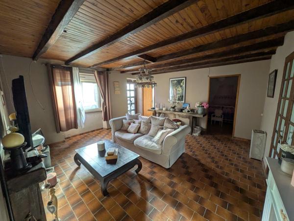 PLOURAY ENSEMBLE DE 2 MAISONS DE PLAIN PIED 110 M² GARAGE ATTENANT ET DEPENDANCE PARCELLE CLOTUREE AVEC PUITS DE 697M²