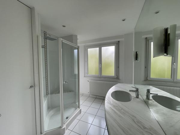 Immeuble 8 pièces - 260 m²