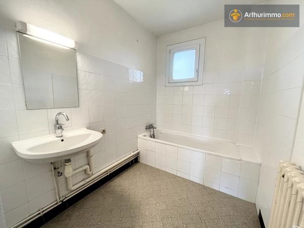Location                                                      Appartement
                        
                     3 pièces                      72 m2                     à Bourgoin-Jallieu