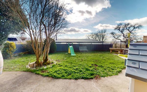 Maison à vendre    4 pièces •  Montrozier