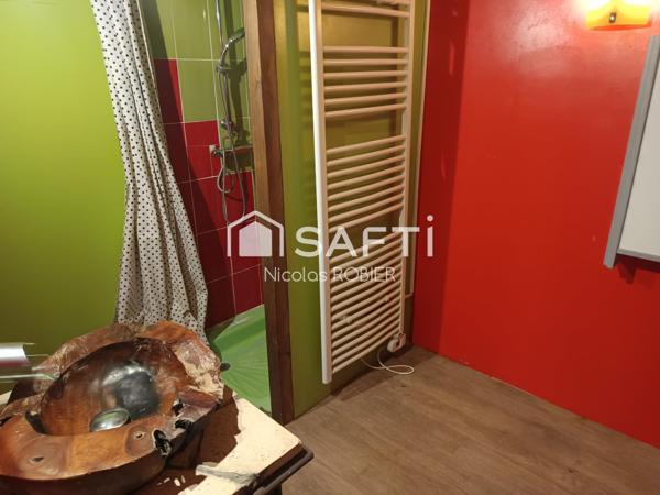 Autonome en Energie C, clim réversible, trois chambres, jardin, dépendances et panneaux solaires !!