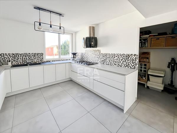 SEPTEMES  LES VALLONS EXCLUSIVITE Rez de villa - 4 pièces de 113m2 avec terrasse et stationnement