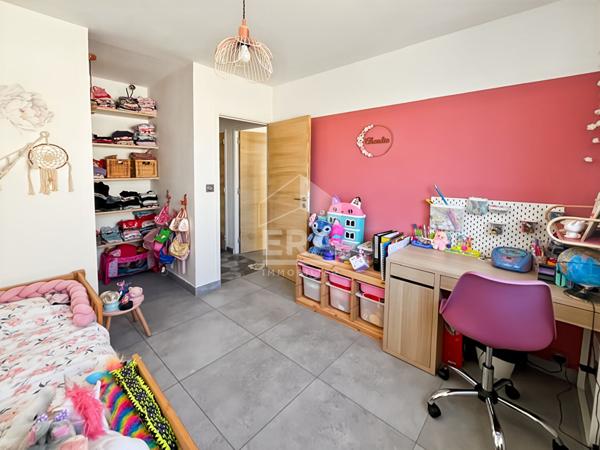 SEPTEMES  LES VALLONS EXCLUSIVITE Rez de villa - 4 pièces de 113m2 avec terrasse et stationnement