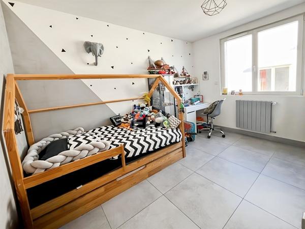 SEPTEMES  LES VALLONS EXCLUSIVITE Rez de villa - 4 pièces de 113m2 avec terrasse et stationnement