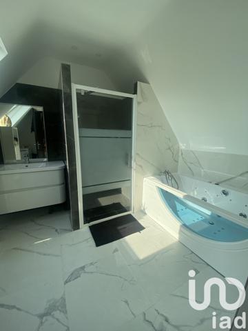 Maison 4 pièces de 115 m² à Mouvaux (59420)