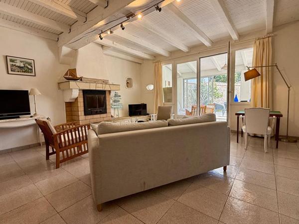 Maison au coeur du village de LOIX à 5 min de l'océan - 5 pièces de 121 m2