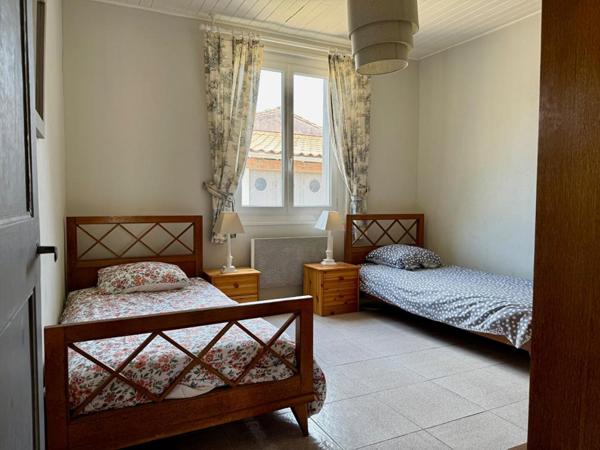 Maison au coeur du village de LOIX à 5 min de l'océan - 5 pièces de 121 m2