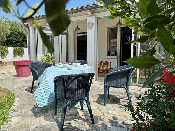 Maison au coeur du village de LOIX à 5 min de l'océan - 5 pièces de 121 m2