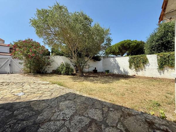 Maison au coeur du village de LOIX à 5 min de l'océan - 5 pièces de 121 m2