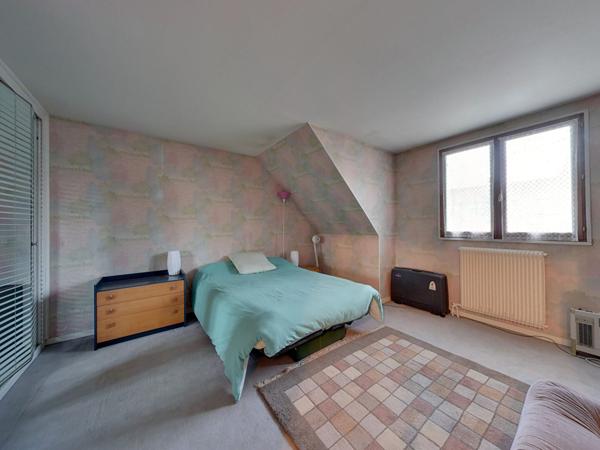 Maison 6 pièces 128 m² hab + 73 m² de sous sol