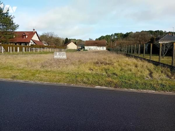 TERRAIN CONSTRUCTIBLE A ST ROMAIN SUR CHER
Terrain non viabilisé libre de constructeur d'une s...