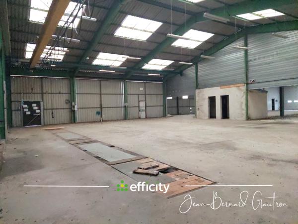 Local Commercial 1 pièce - 1100 m²