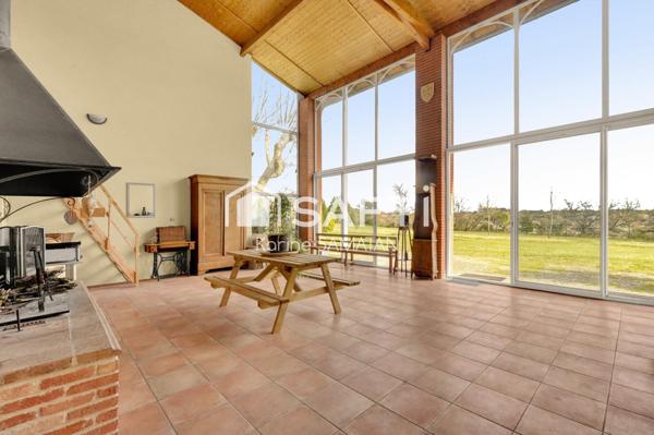 Pechbonnieu – Propriété rare de 270 m² avec grange aménagée, sur 12 000 m² de terrain, vue exceptionnelle sur les Pyrénées, sans vis-à-vis