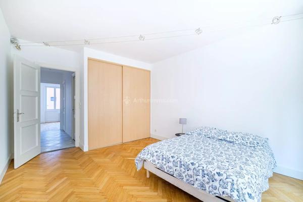 Vente                                                      Appartement
                        
                     6 pièces                      164 m2                     à Lyon 6