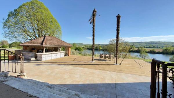 Vente                                                      Propriété
                        
                                         256 m2                     à Villeneuve-sur-Lot