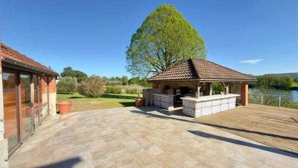 Vente                                                      Propriété
                        
                                         256 m2                     à Villeneuve-sur-Lot