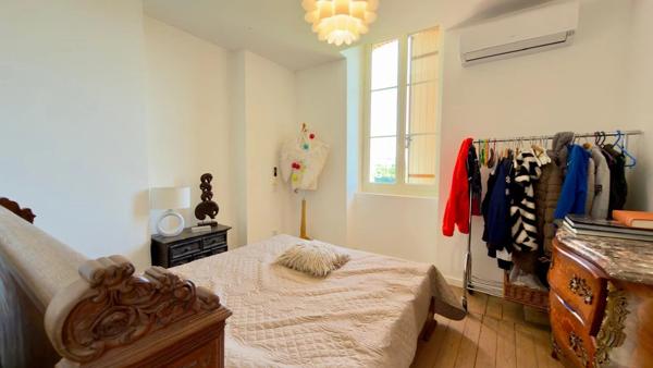 Vente                                                      Propriété
                        
                                         256 m2                     à Villeneuve-sur-Lot