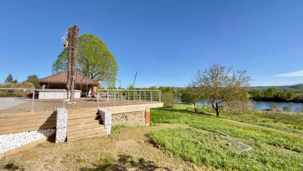 Vente                                                      Propriété
                        
                                         256 m2                     à Villeneuve-sur-Lot