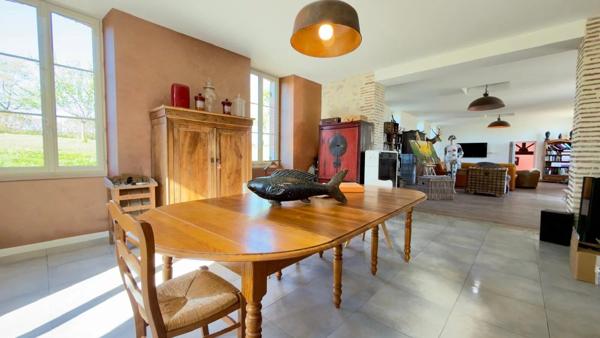 Vente                                                      Propriété
                        
                                         256 m2                     à Villeneuve-sur-Lot