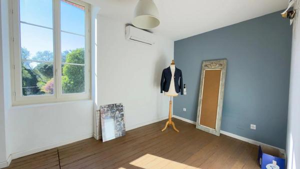 Vente                                                      Propriété
                        
                                         256 m2                     à Villeneuve-sur-Lot