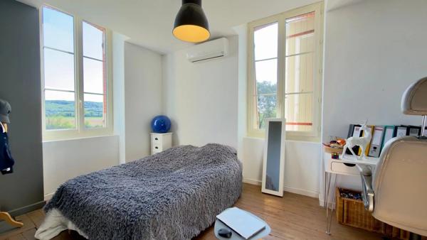 Vente                                                      Propriété
                        
                                         256 m2                     à Villeneuve-sur-Lot