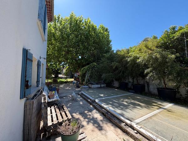 Maison 173m² de caractère avec 4 chambres, terrasse et jardin à Rognonas