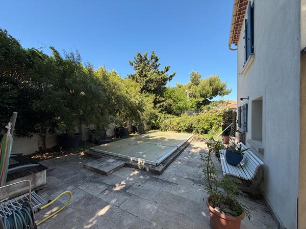 Maison 173m² de caractère avec 4 chambres, terrasse et jardin à Rognonas