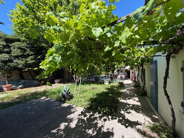 Maison 173m² de caractère avec 4 chambres, terrasse et jardin à Rognonas