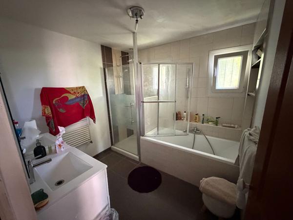 Maison 173m² de caractère avec 4 chambres, terrasse et jardin à Rognonas