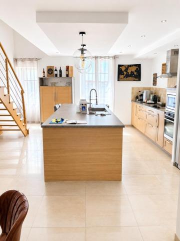 Maison à BEAUPREAU-EN-MAUGES, 49110 - 5 pièces 146m²
