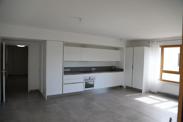 A LOUER T4 DE 95.75 M² AVEC TERRASSE - 19 RUE ANDRE LASSAGNE CALUIRE-ET-CUIRE, Caluire et cuire 69300