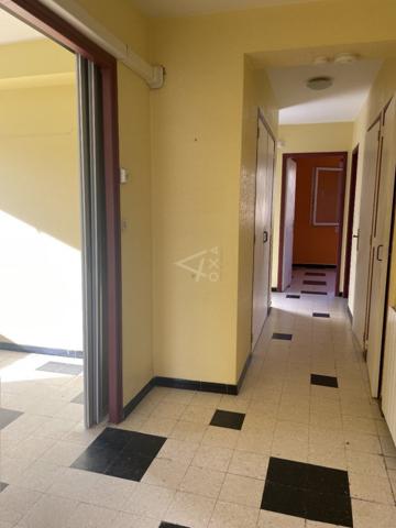 Appartement T3 avec grand balcon, garage et cave