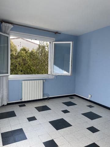 Appartement T3 avec grand balcon, garage et cave