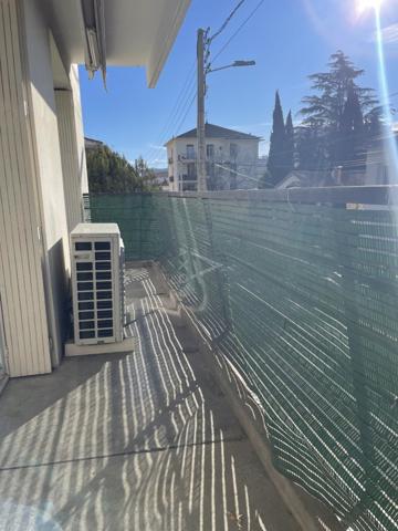 Appartement T3 avec grand balcon, garage et cave