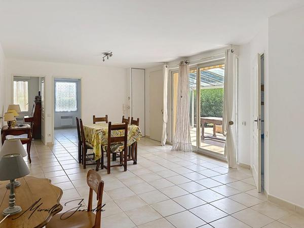 JONQUIERES SAINT VINCENT villa 3 pièces 78 m²  et terrasse, cellier et parking