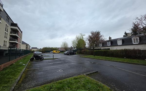 Stationnement à louer    Orléans