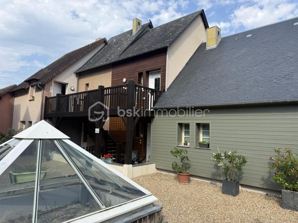 Situé au cœur d’Honfleur, ce bien offre un cadre de vie confortable dans un environnement recherché.

Avec ses 62 m² loi Carrez et ses 79,55 m² au sol, il séduit par ses volumes et son beau potentiel. Il se compose notamment de 3 chambres, offrant un agencement idéal pour une résidence principale, une résidence secondaire ou un investissement locatif.

Dès l’entrée, une belle terrasse vous accueille. L’appartement se compose d’une belle pièce de vie, d’une chambre, d’une salle de bains et de WC indépendants.

En duplex, deux chambres supplémentaires viennent compléter ce bien, apportant confort et fonctionnalité à l’ensemble.

Vous apprécierez sa situation privilégiée, à proximité des commerces, des écoles et des lieux emblématiques de la ville.


Possibilité d’acquérir une place de parking en supplément.