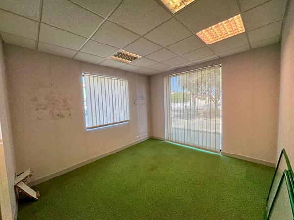 Local commercial 4 pièces 77.3 m2