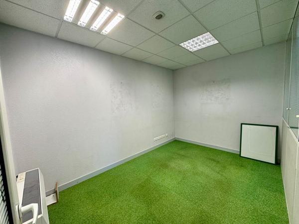 Local commercial 4 pièces 77.3 m2