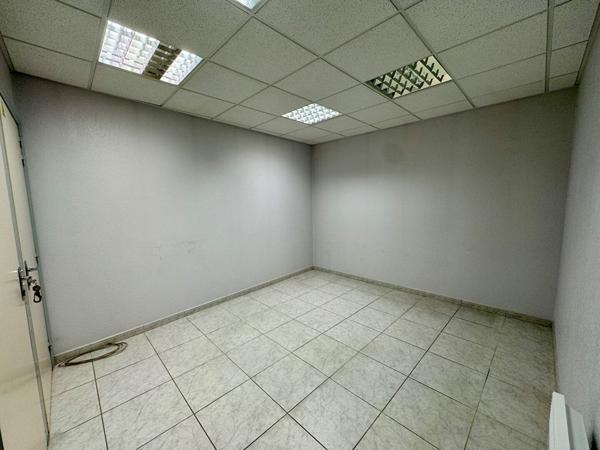 Local commercial 4 pièces 77.3 m2