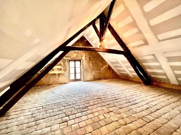 Entrepôt avec partie déjà loue idéal investisseurs