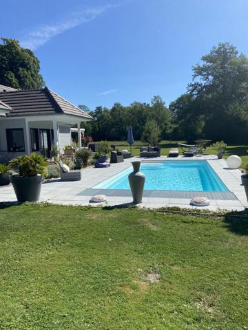 Pacy-sur-Eure (27120) Superbe maison contemporaine avec piscine chauffée et vue dégagée