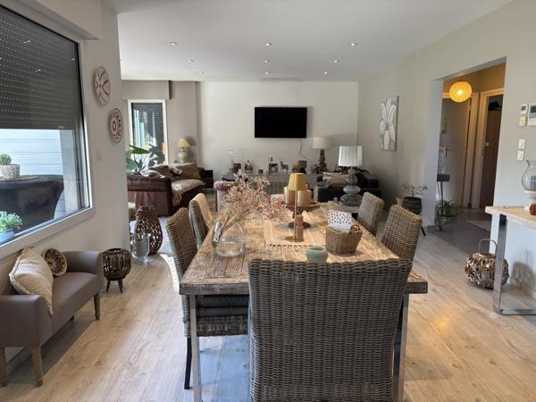 Pacy-sur-Eure (27120) Superbe maison contemporaine avec piscine chauffée et vue dégagée