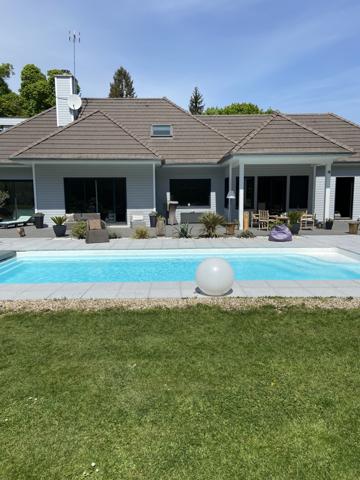 Pacy-sur-Eure (27120) Superbe maison contemporaine avec piscine chauffée et vue dégagée